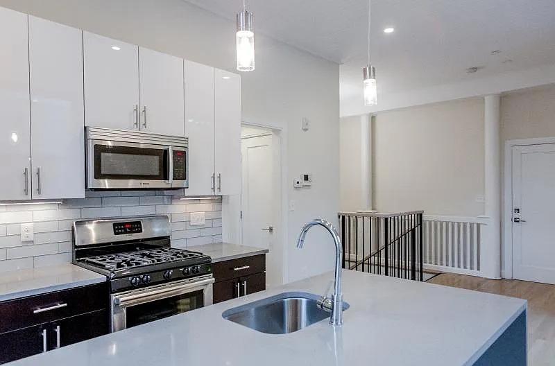 3 bed, $5,550 — Photo 2