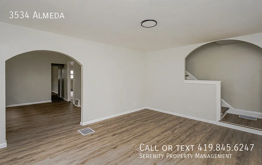 Summer Is Calling! Spacious 4-Bedroom Home In Toledo! — Photo 3