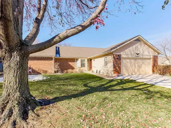 12140 Monrovia St, Overland Park, KS 66213