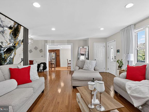 3rd image of 5506 Winston St