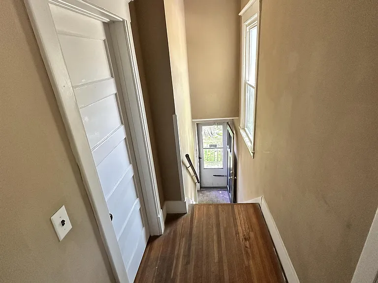 505 1/2 E Locust St — Photo 5
