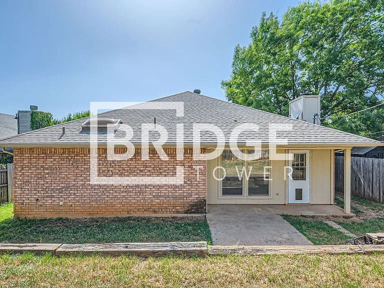 409 Kelley Ct — Photo 13