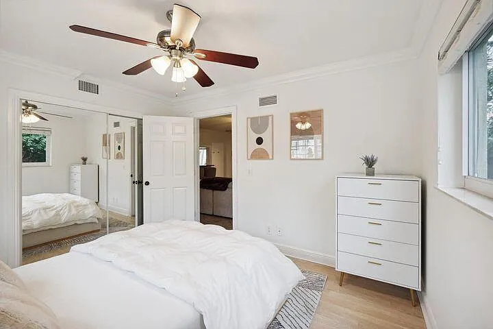 49 SE 7th Ave #1 — Photo 4