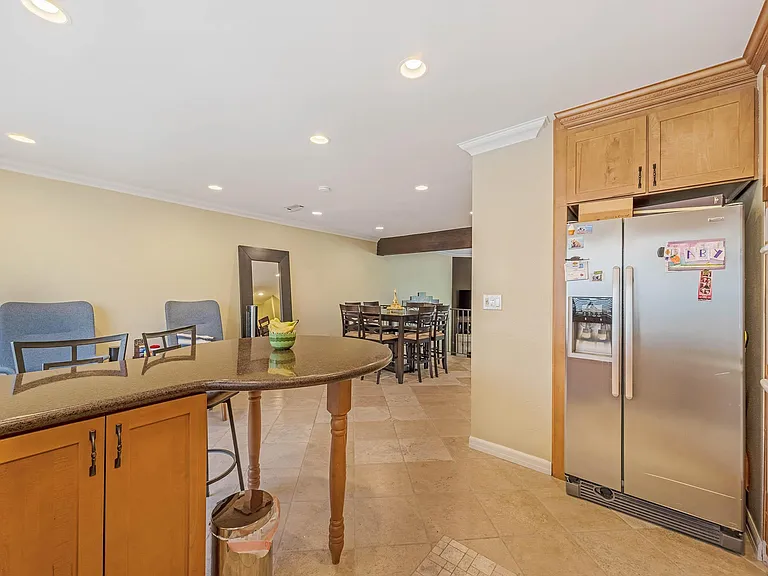 5800 Owensmouth Ave #7 — Photo 12