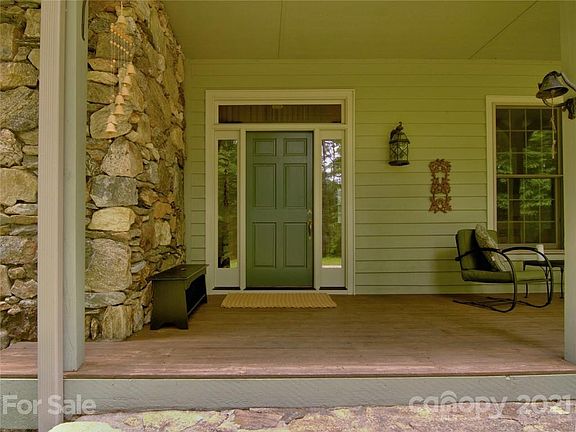 5th image of 40 Westwind Dr