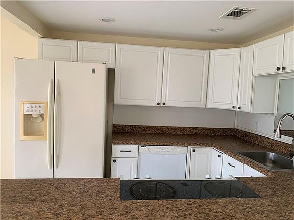 2nd image of 315 Farnham P #315