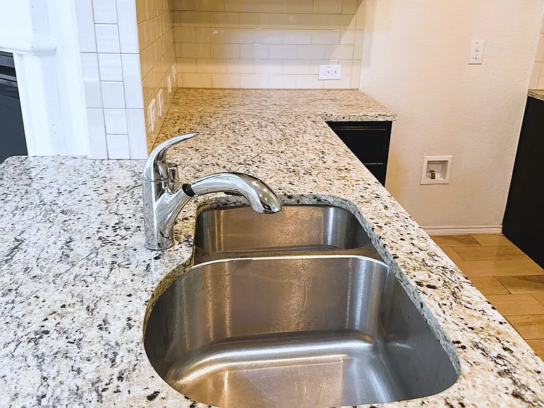 1405 Acmite Ave — Photo 12