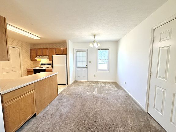 4th image of 581 Foxfield Rd