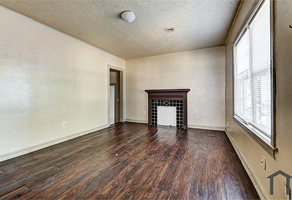 3rd image of 3600 W Park Pl