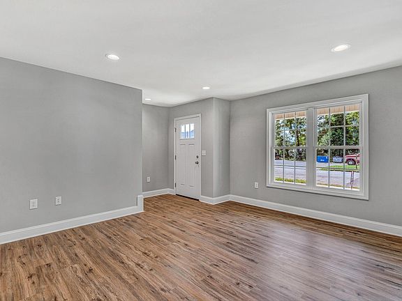 3rd image of 512 S Market St