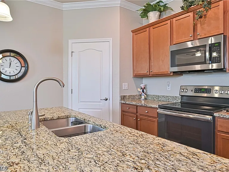 3153 Walnut Grove Ln — Photo 3