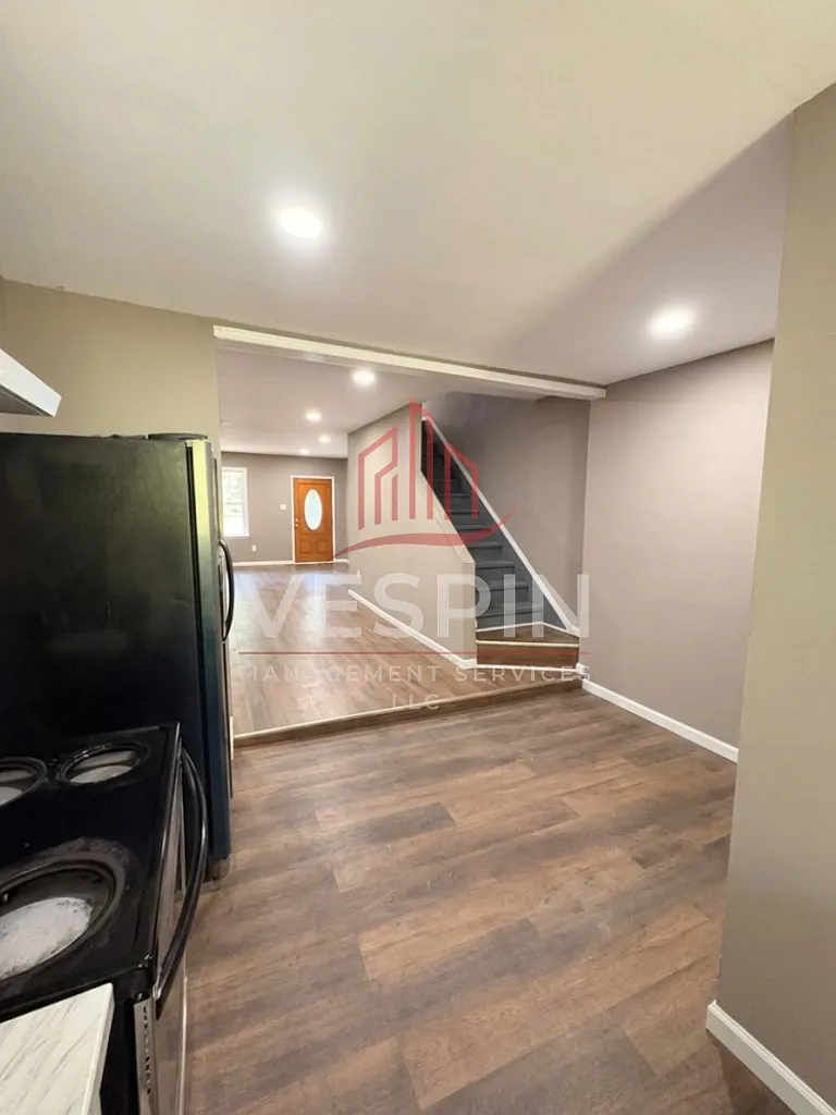 3 bed, 1036 sqft, $1,200 — Photo 3