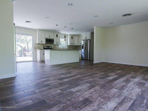 4th image of 56 Hamiltonian Dr