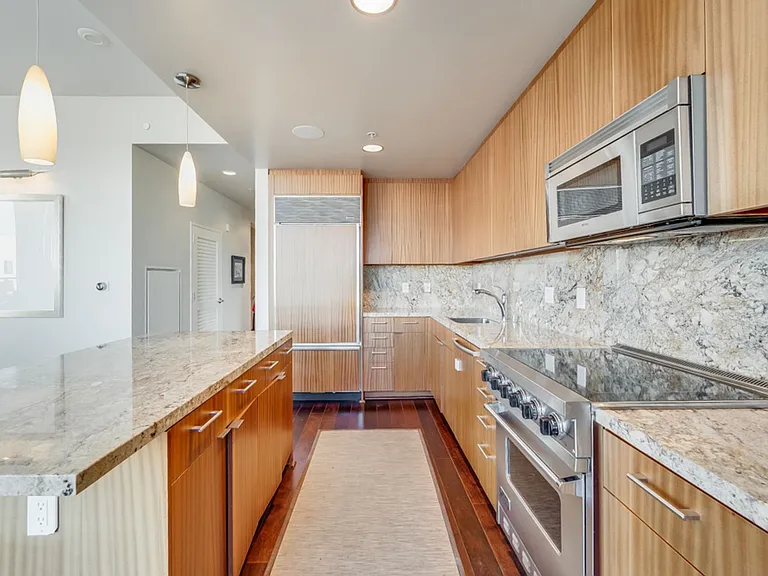 38 N Almaden Blvd #2023 — Photo 4