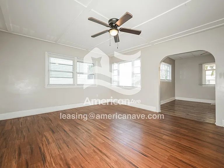 1516437_002_living_room_3.jpg