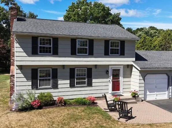 15 Beaconview Ct, Rochester, NY 14617