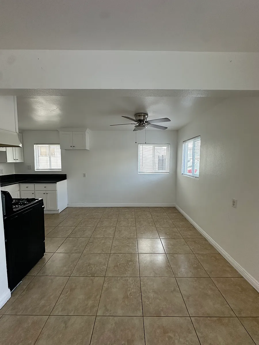 Building Photo - 421 N Rose St #6F