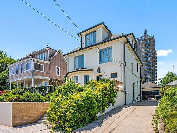 3rd image of 296 Edgewater St