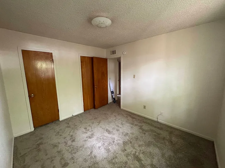 425 W Ave C — Photo 21