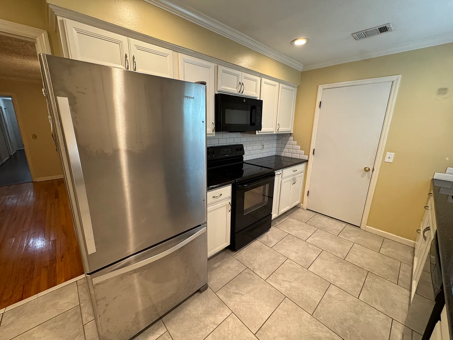 4 bed, 1864 sqft, $2,195 — Photo 3
