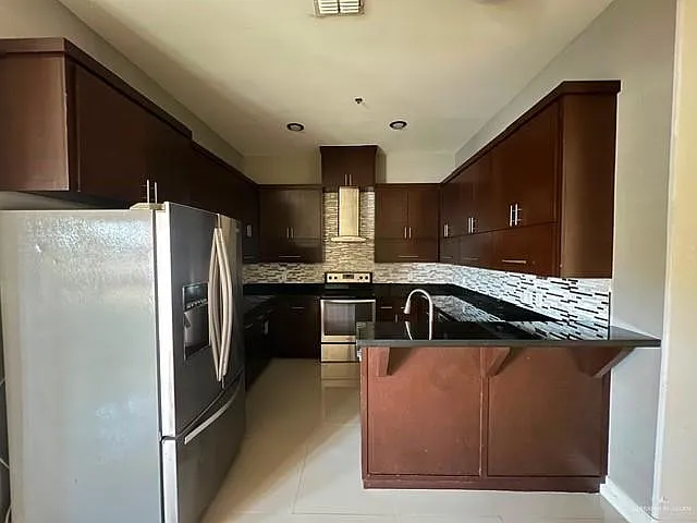 3 bed, 2.0 bath, 1622 sqft, $1,650 — Photo 3