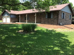 306 Arrowhead Dr, Troy, IL