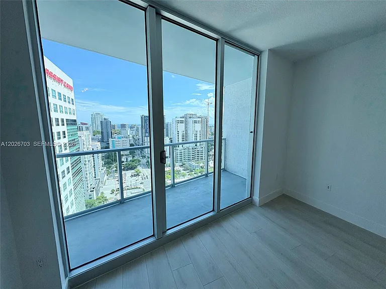 185 SW 7th St #2504 — Photo 10