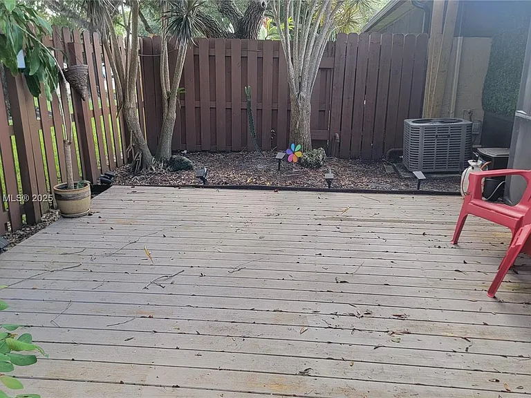 9770 NW 15th St — Photo 5
