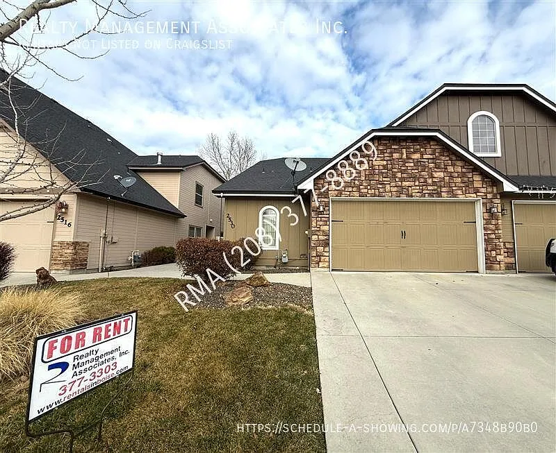 Luxurious 3-Bedroom, 3-Bath Townhouse with Bonus Room — Photo 1