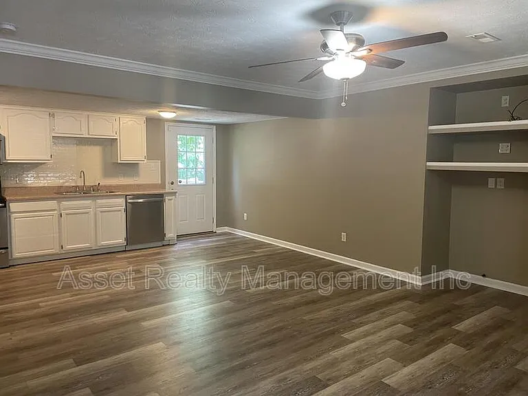 645 Cornerbrook Ln — Photo 3