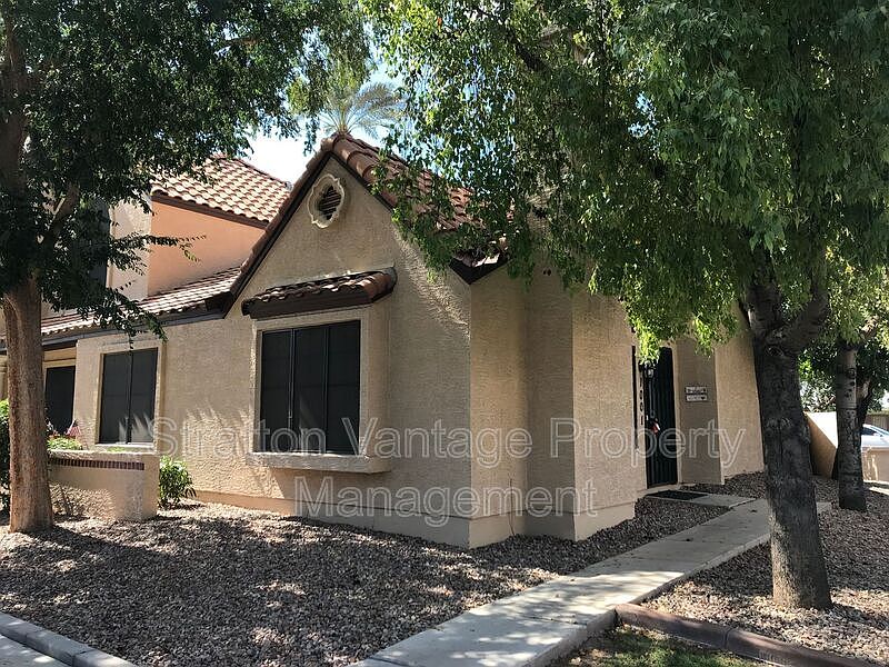 1st image of 921 W University Dr Unit 1001