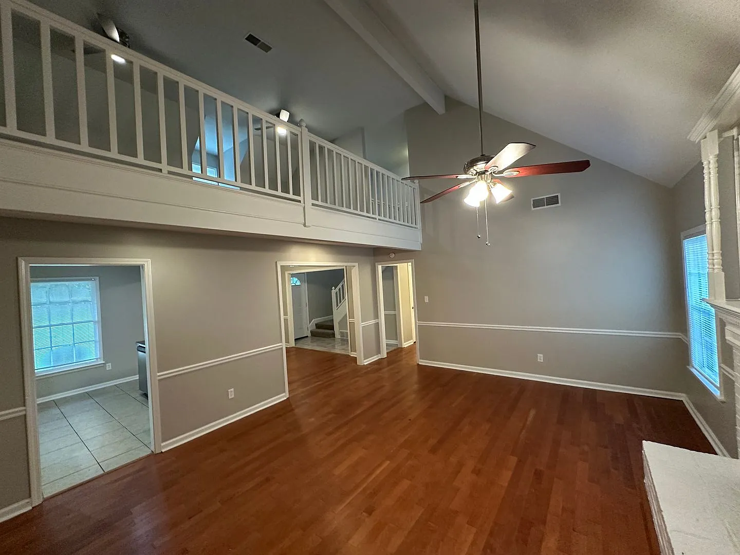 Spacious Home Freshly Painted and New Carpeted! Fully Fenced in Back Yard. — Photo 3