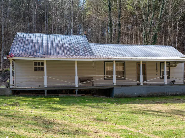 120 Hawknest Dr, Pennington Gap, VA 24277
