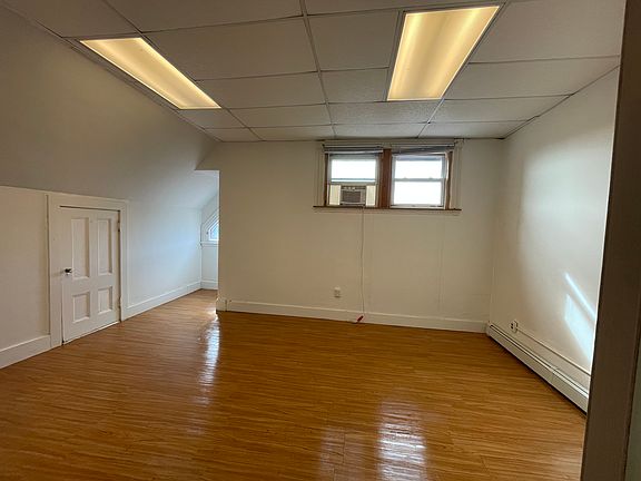 4th image of 74 Glenwood St #1