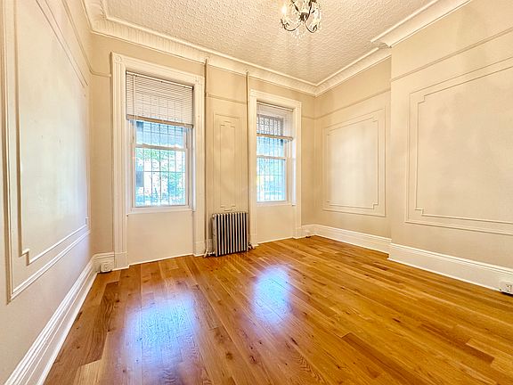 5th image of 4-24 Menahan St #1G
