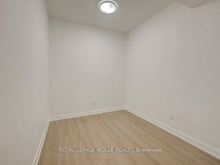 25 Wellington St S #2101 — Photo 6