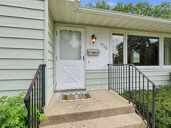 3rd image of 1710 Thackeray Rd