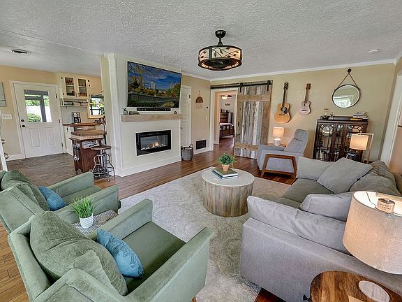 5th image of 817 Laurel Ave