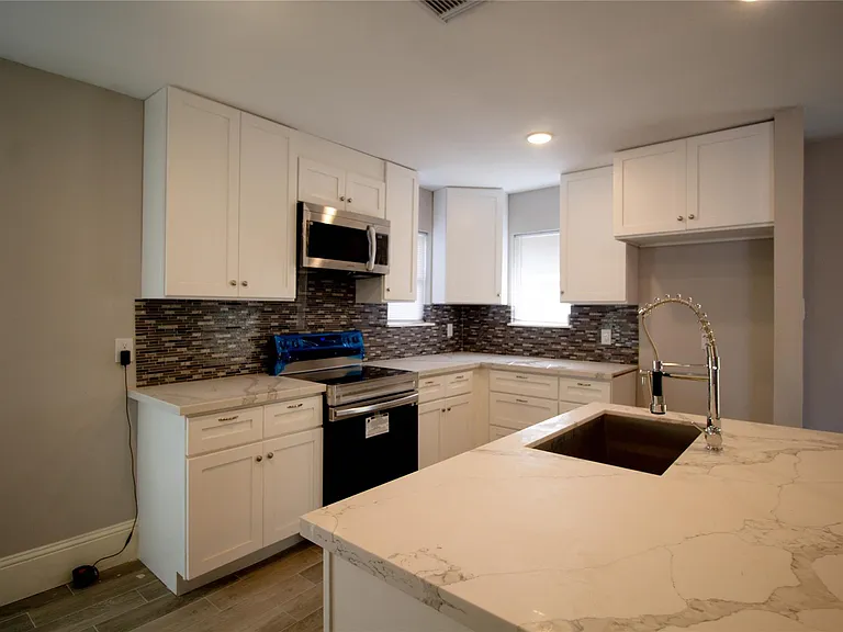 231 Betral St — Photo 4