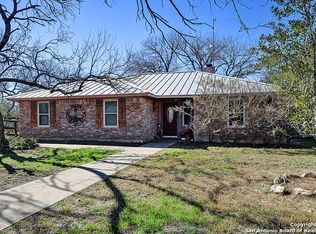 142 East Trl, Pleasanton, TX 78064