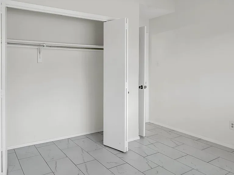 332 W Corporate Dr — Photo 12