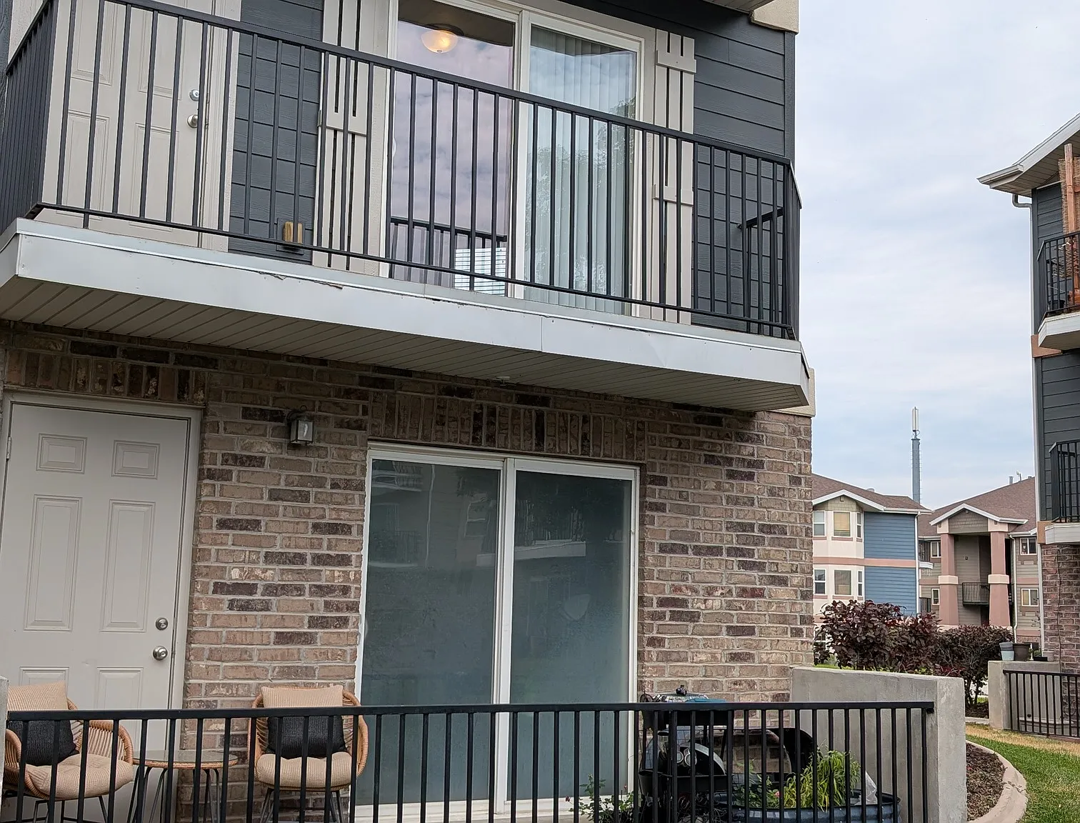 3 bed, 1247 sqft, $2,249 — Photo 1