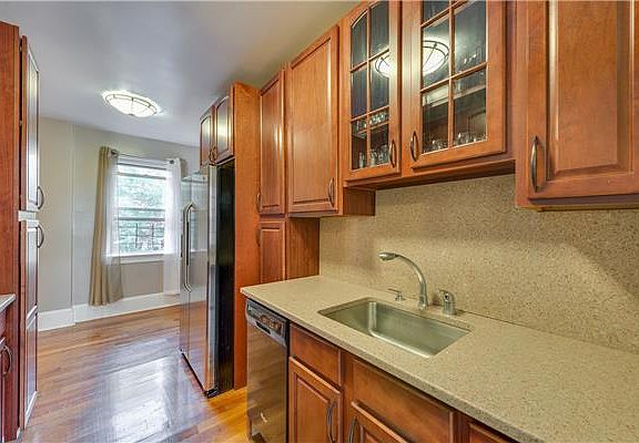 2nd image of 474 W 238th St APT 3G