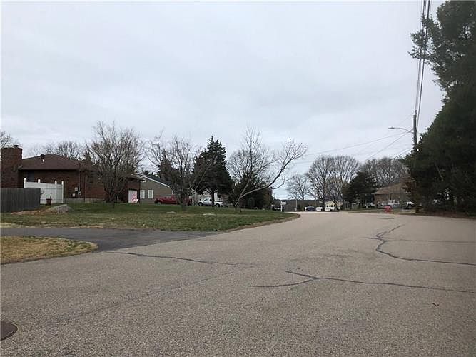 2nd image of 5 Butterfly Dr