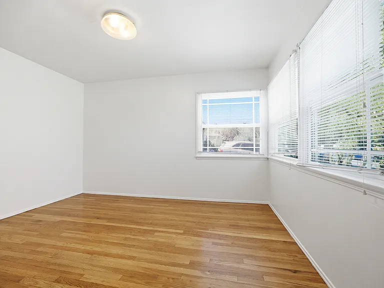 7439 Amestoy Ave — Photo 8