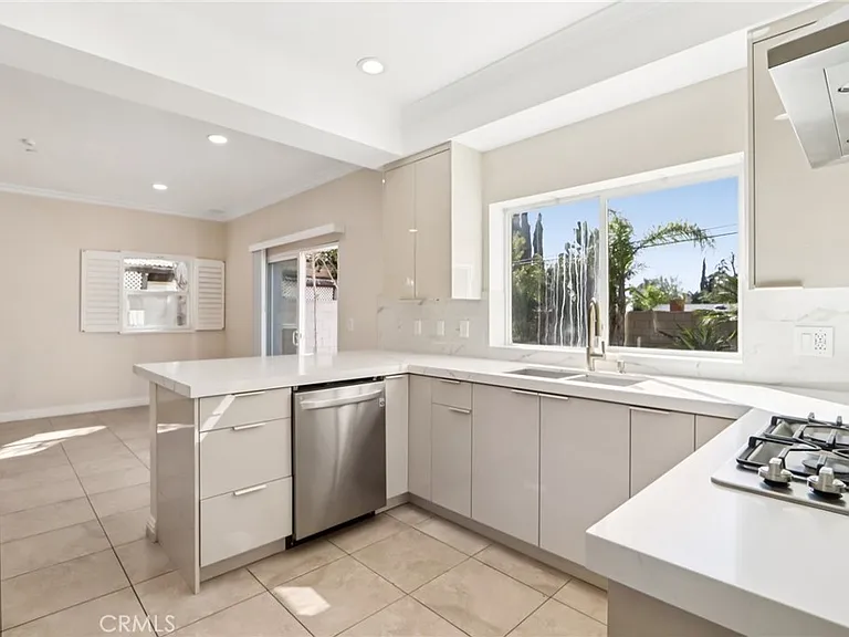 7659 Coldwater Canyon Ct — Photo 17
