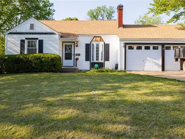 9304 E 15th St, Independence, MO 64052