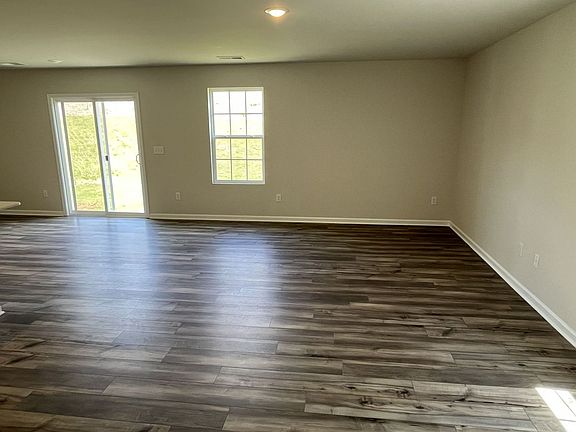 5th image of 11023 Daisy Ct