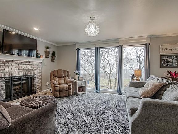 5th image of 2712 NE Arbor Ct