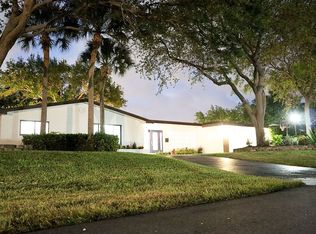 8121 SW 164th St, Palmetto Bay, FL 33157